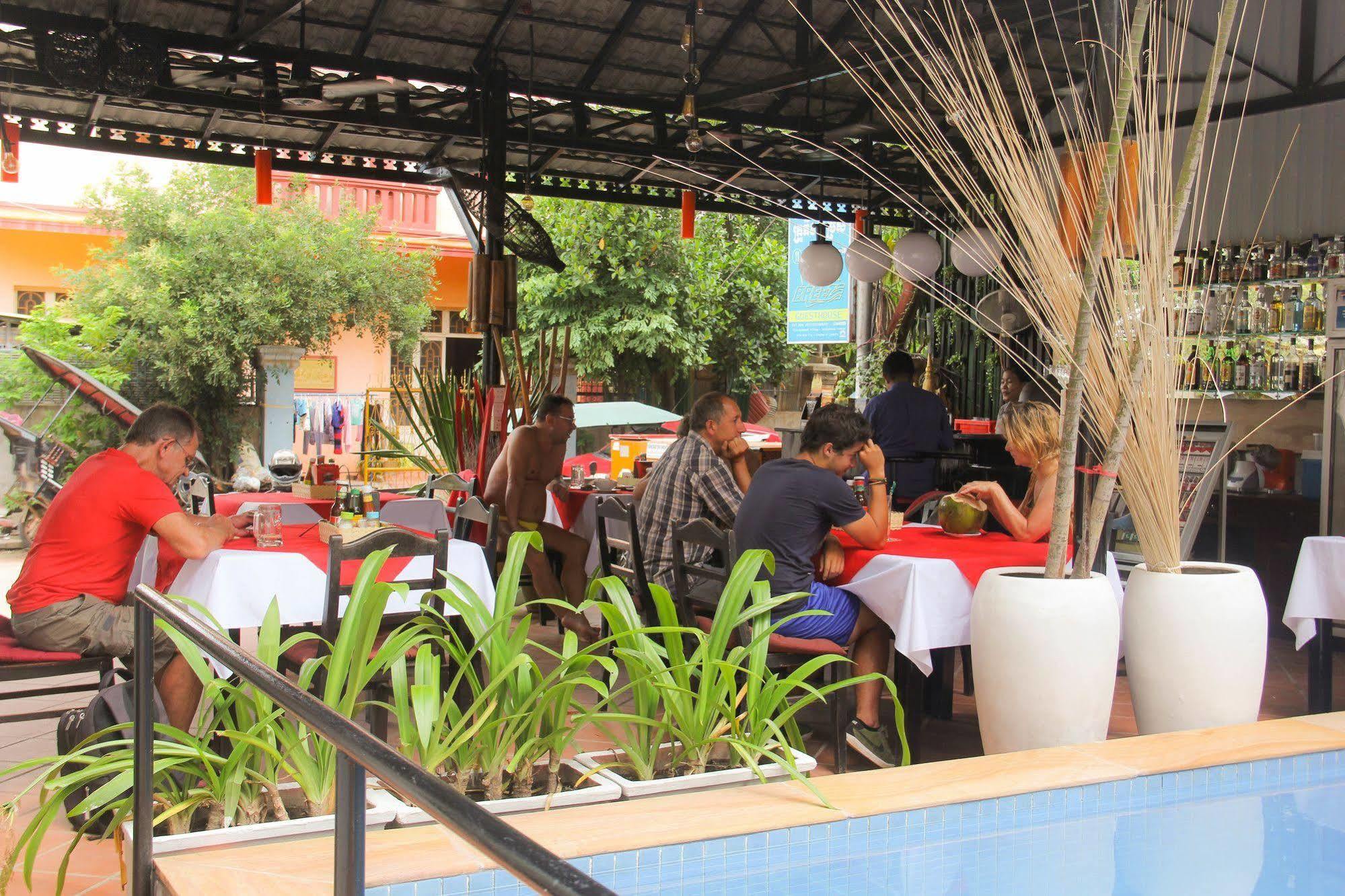 Hotel Tropical Breeze Ciudad de Siem Riep Exterior foto